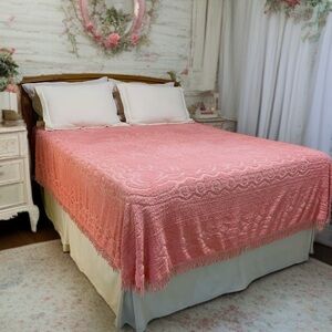 Vintage 50’s Medallion Chenille Bedspread in Berry Pink | Size Queen